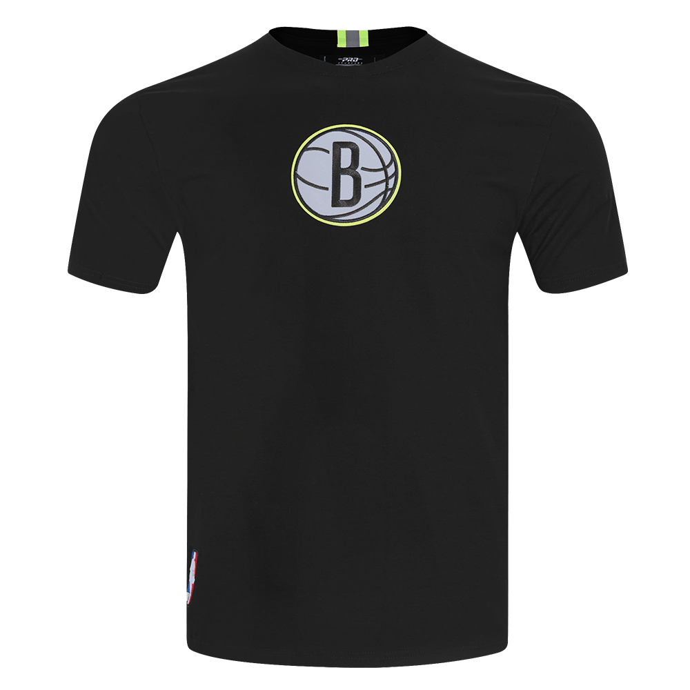 NBA BROOKLYN NETS UNDER THE LIGHTS Men SINGLE JERSEY T-Shirt (BLACK) product image 1, provided for visual reference and