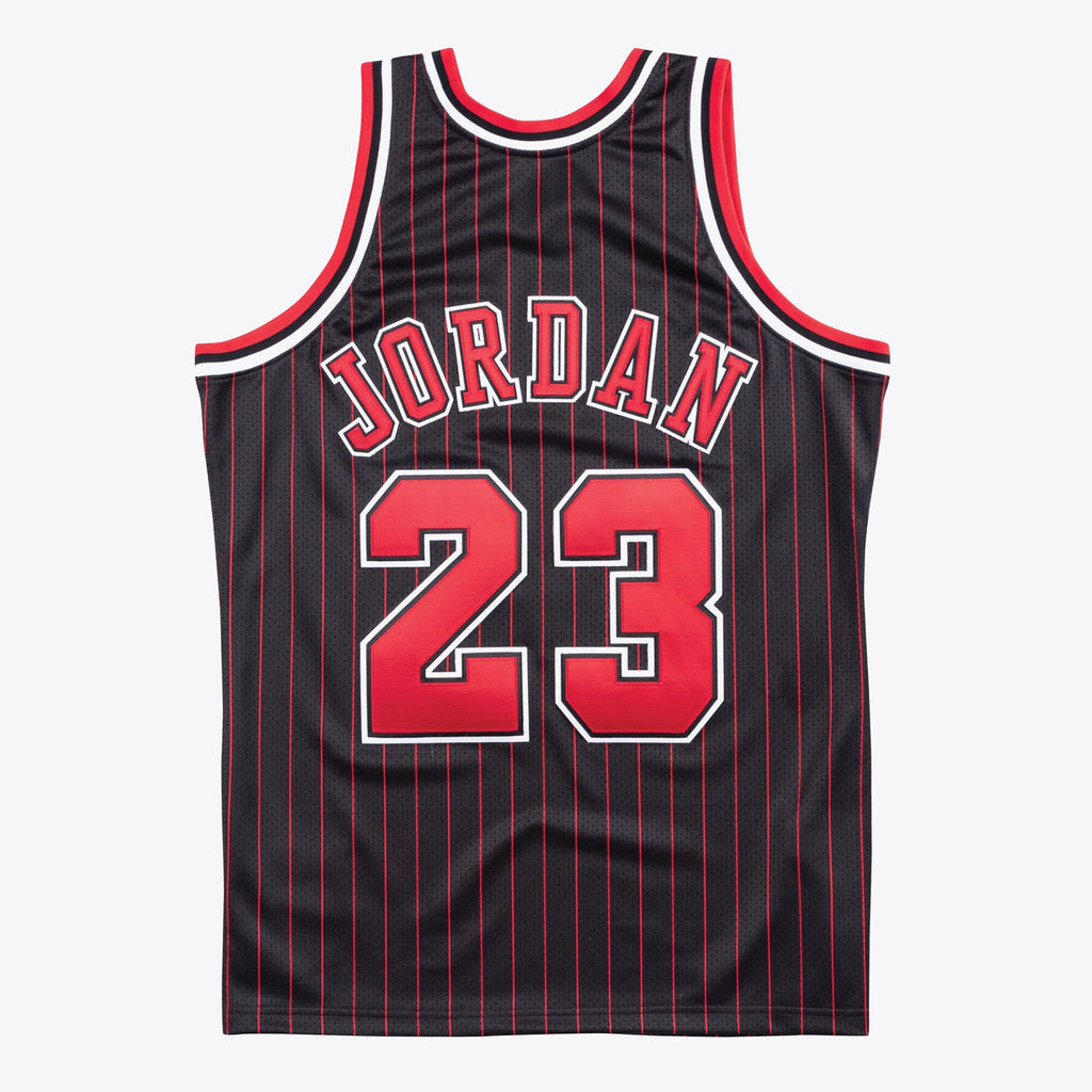 Michael Jordan Chicago Bulls 1996-97 Authentic Alternate Jersey product image 3, provided for visual reference and product