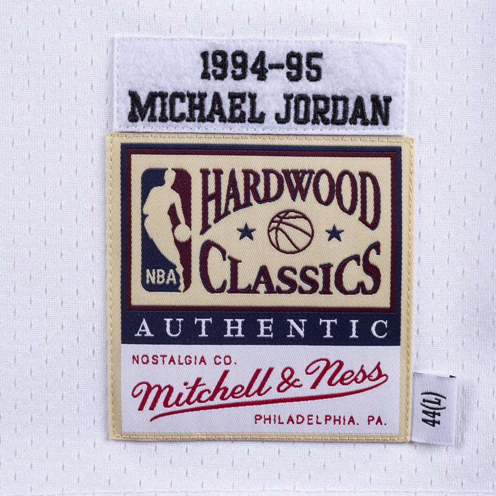 Michael Jordan Chicago Bulls 1994-95 Authentic Jersey product image 4, provided for visual reference and product detail